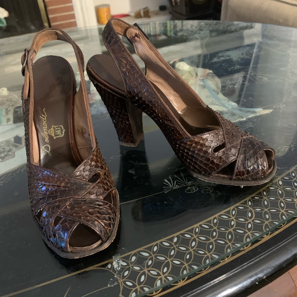 Vintage 1950’s snakeskin sling back pumps